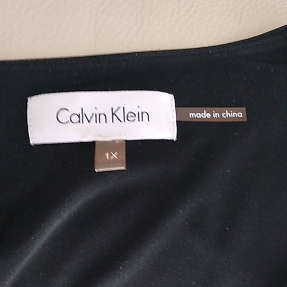Calvin Klein patterned shell - Picture 2 of 2